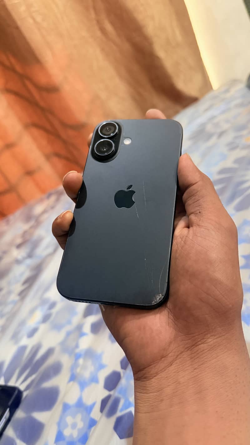 Apple iPhone 16 2