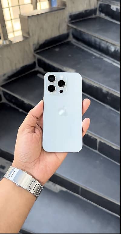 Apple iPhone 15 Pro natural titanium waterpack 10/10
