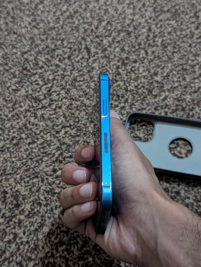 Apple iPhone 13 mini 4