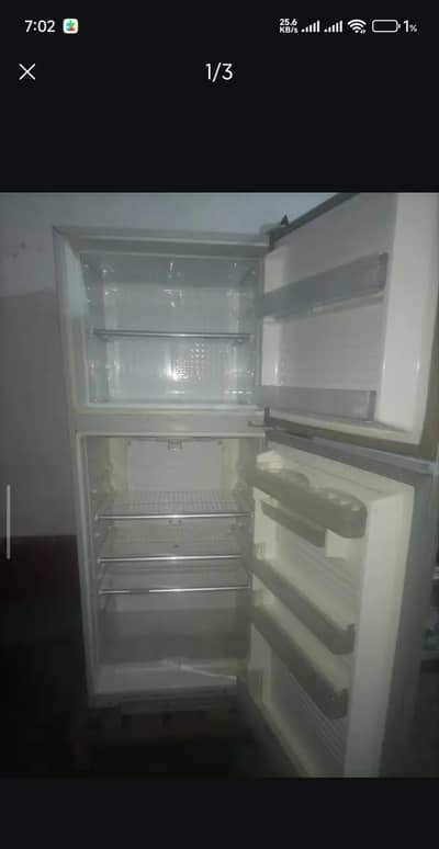 Achi fridge hai.