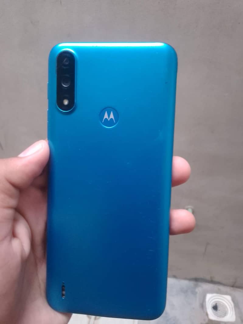 Motorola Moto E7 0