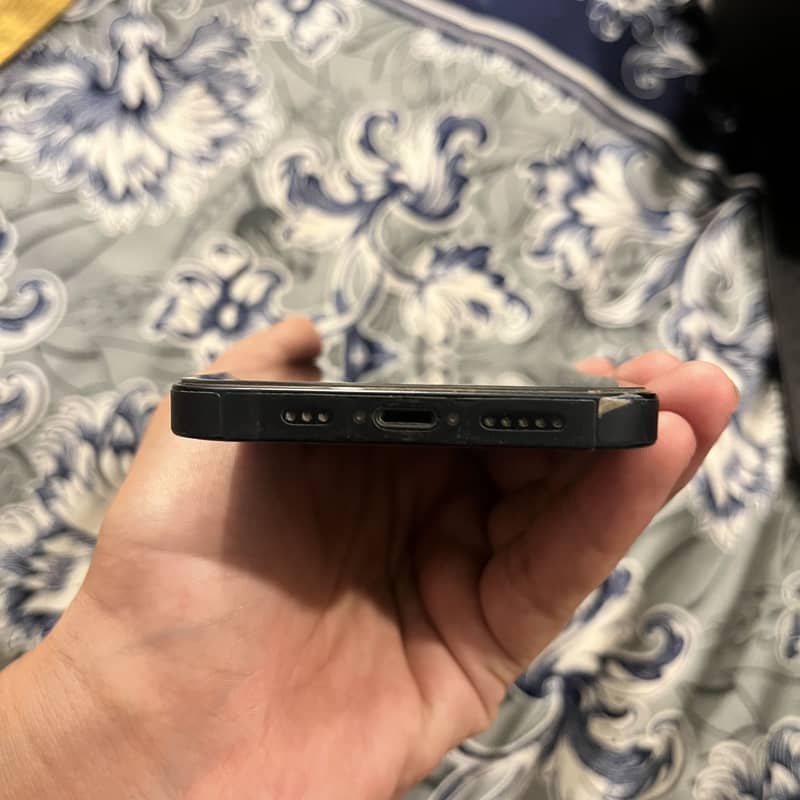 Apple iPhone 13 1