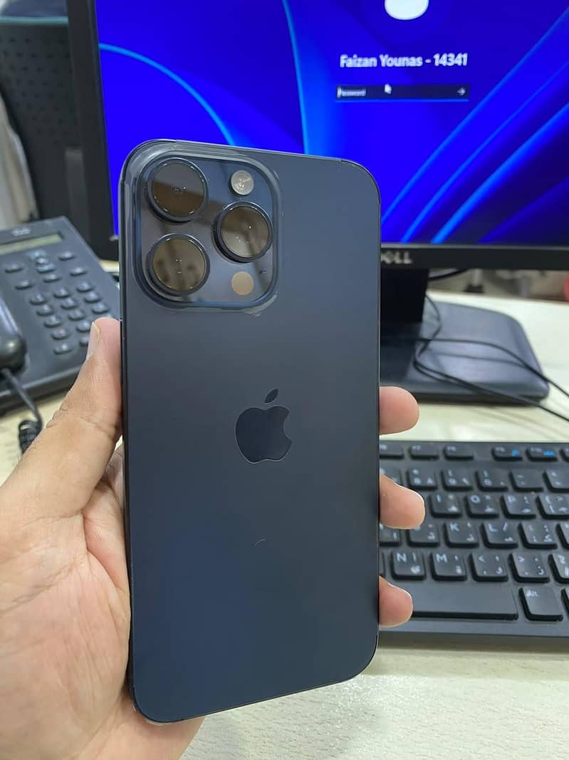 Apple iPhone 15 Pro Max 0