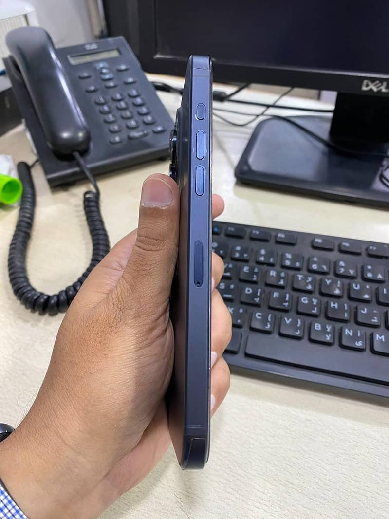 Apple iPhone 15 Pro Max 4