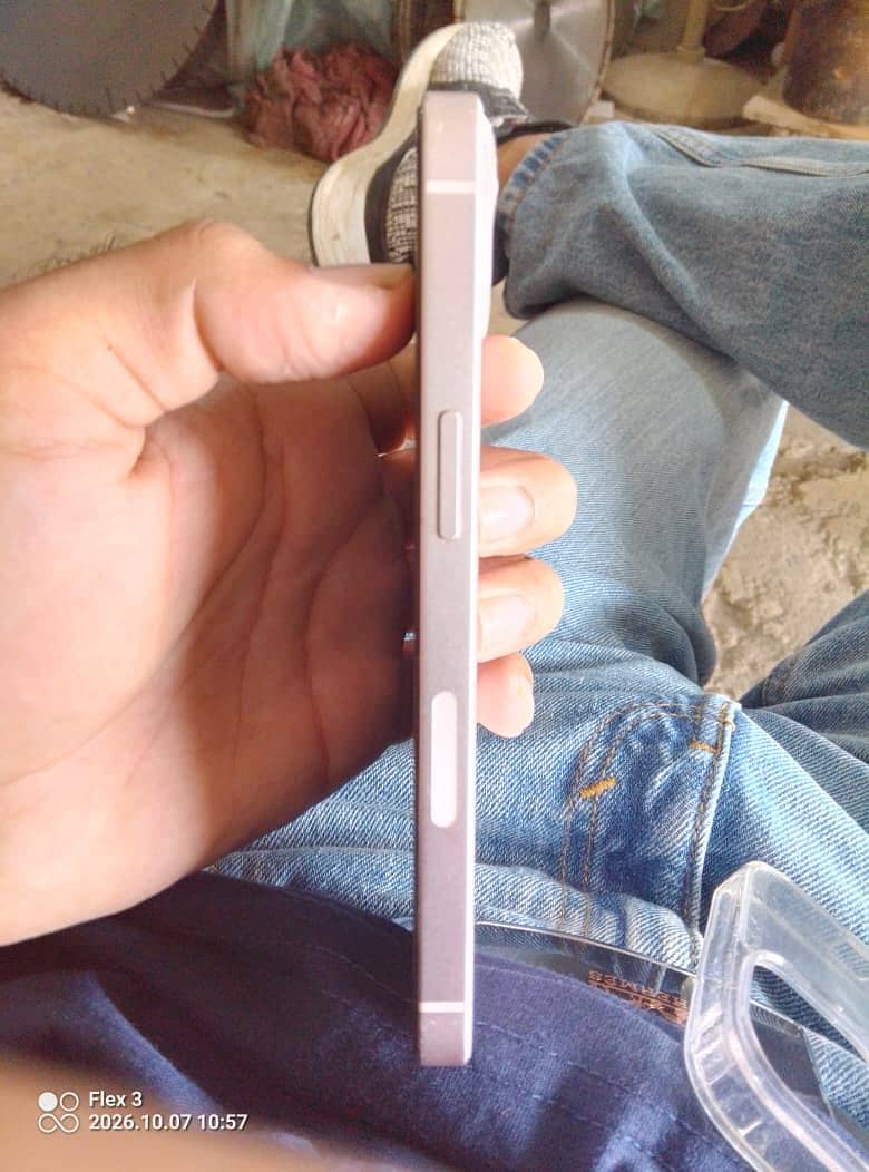Apple iPhone 13 2