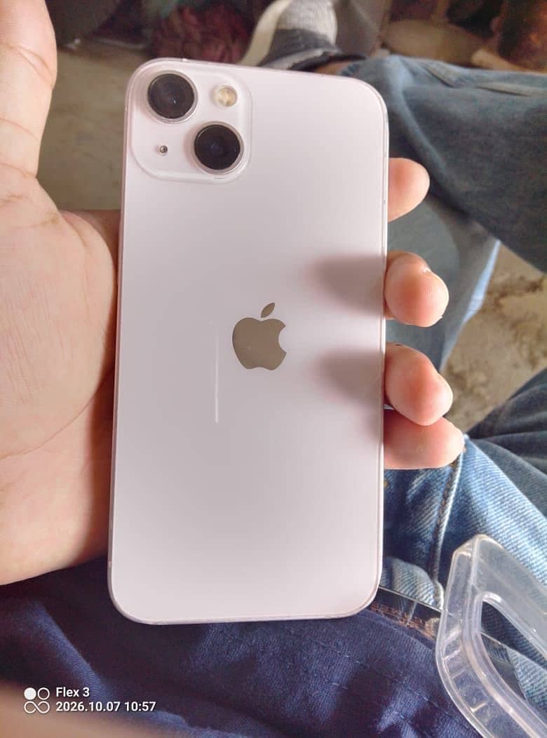 Apple iPhone 13 4