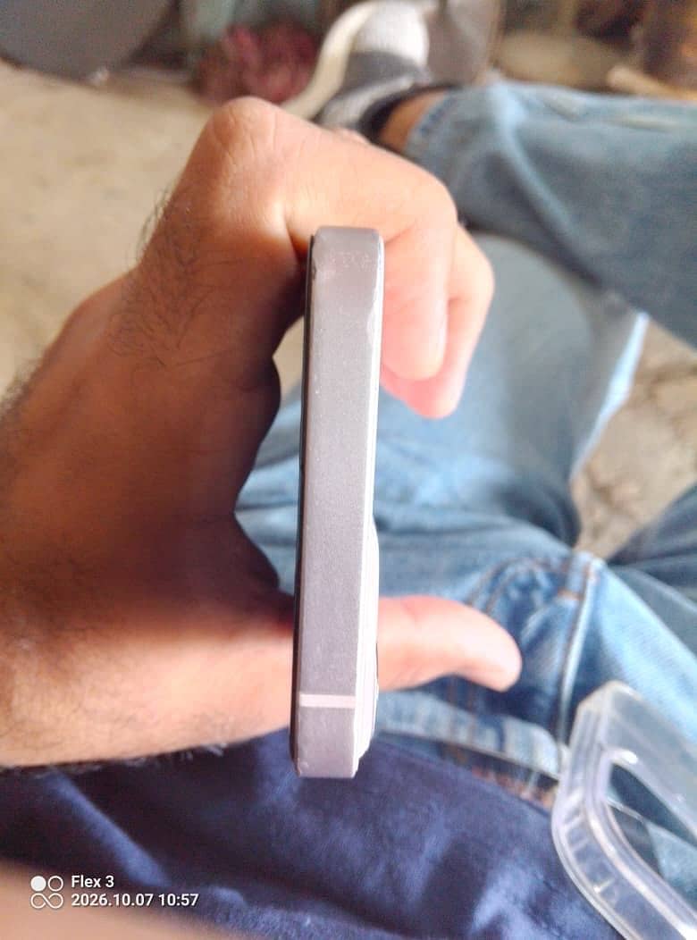 Apple iPhone 13 5