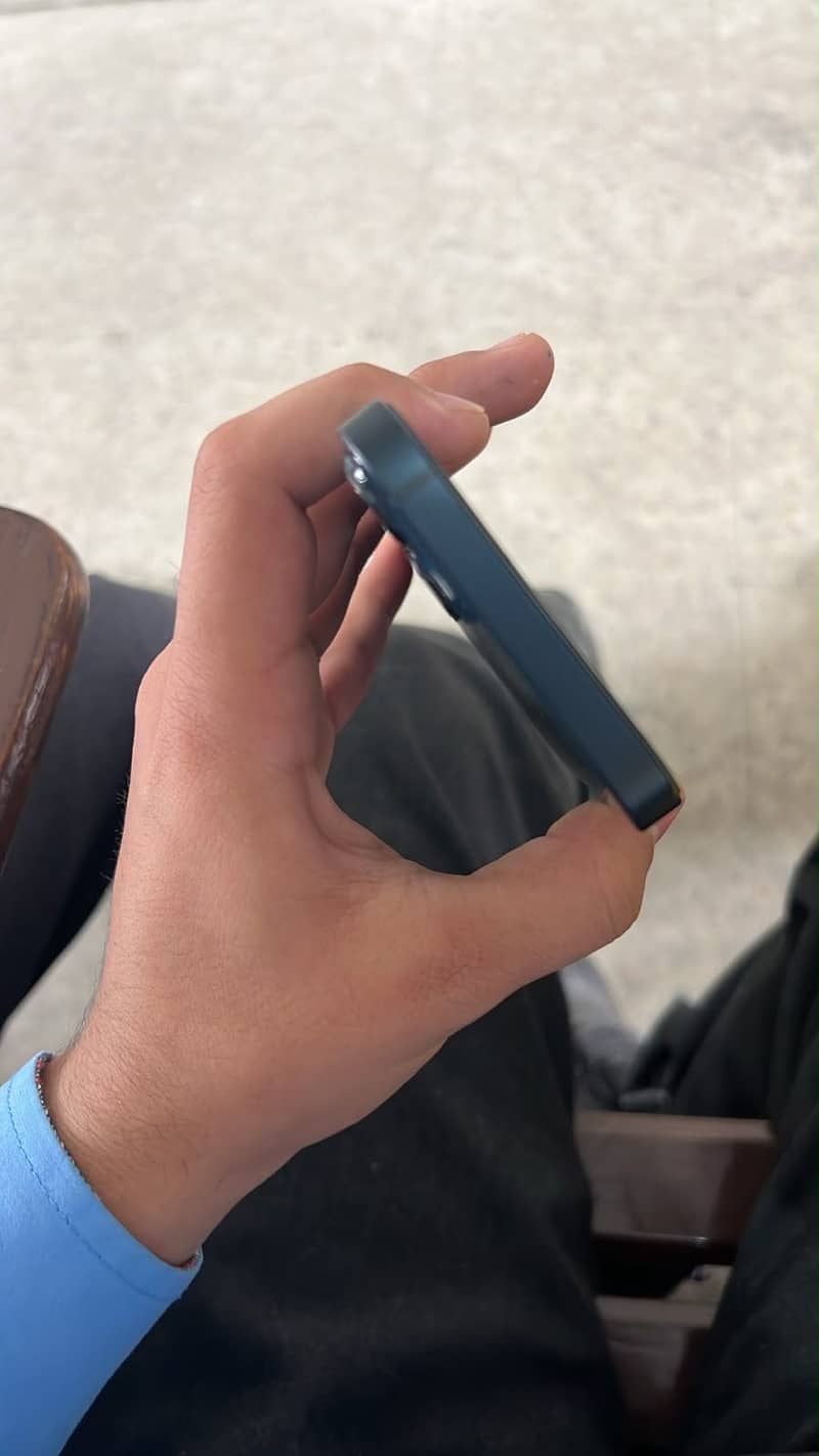 Apple iPhone 13 4