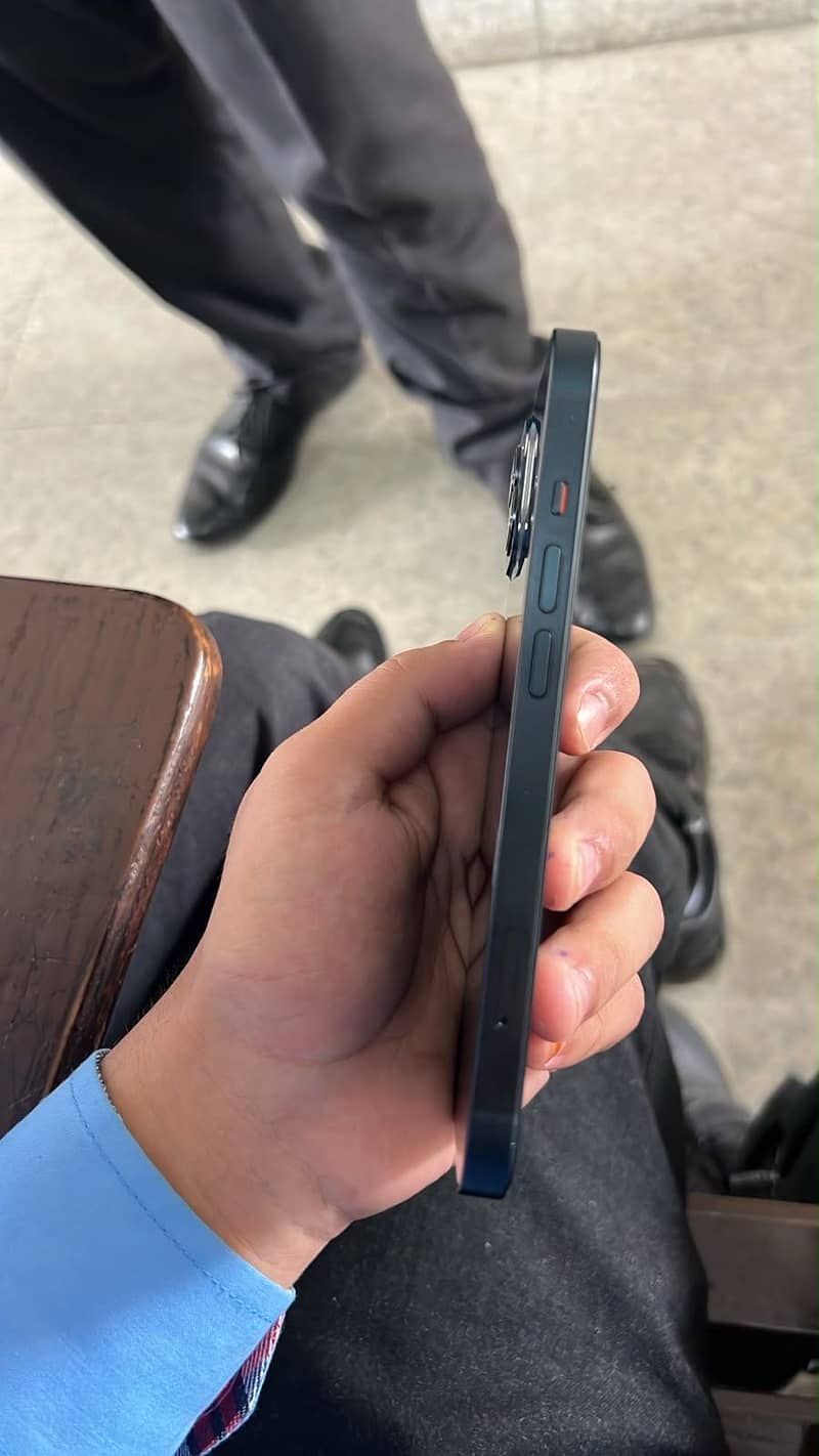 Apple iPhone 13 5