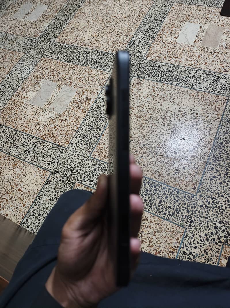 Apple iPhone 15 4