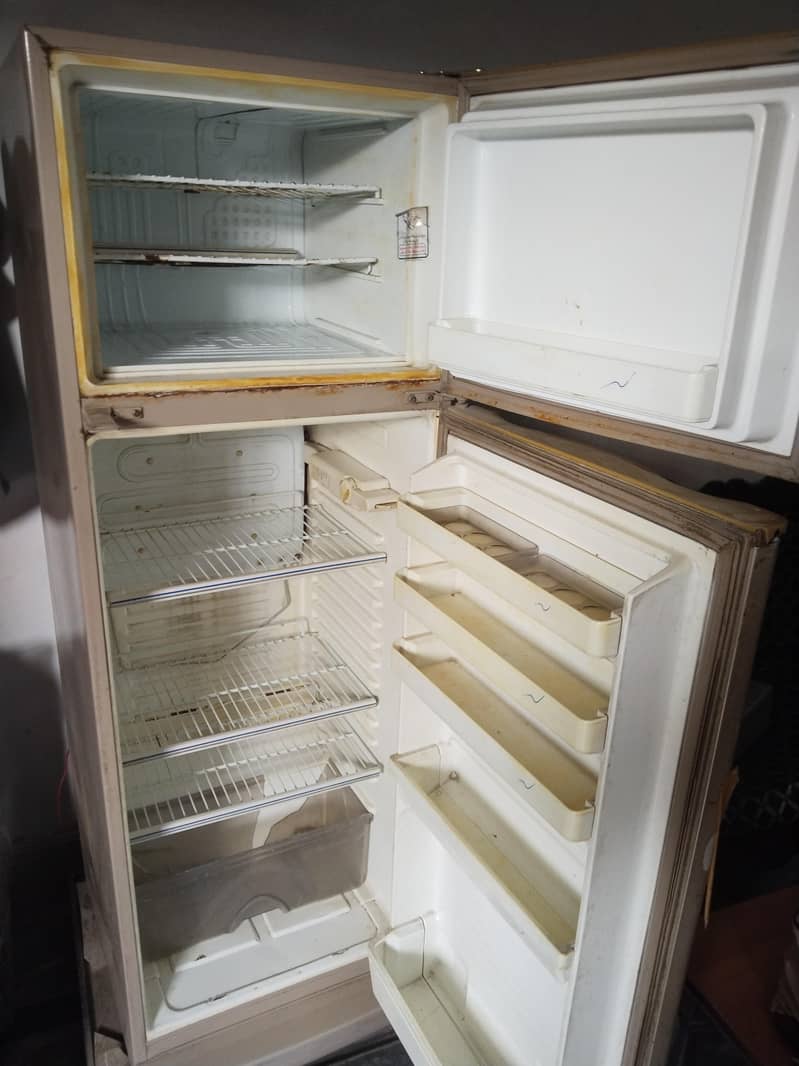 Fridge Dawlance 1