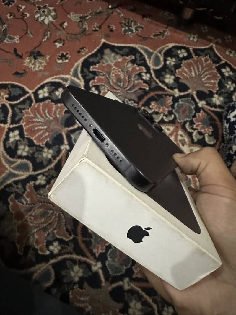 Apple iPhone 15 Pro Max 2