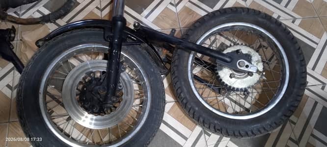SUZUKI GN 250 BOTH TYER AND TUBE