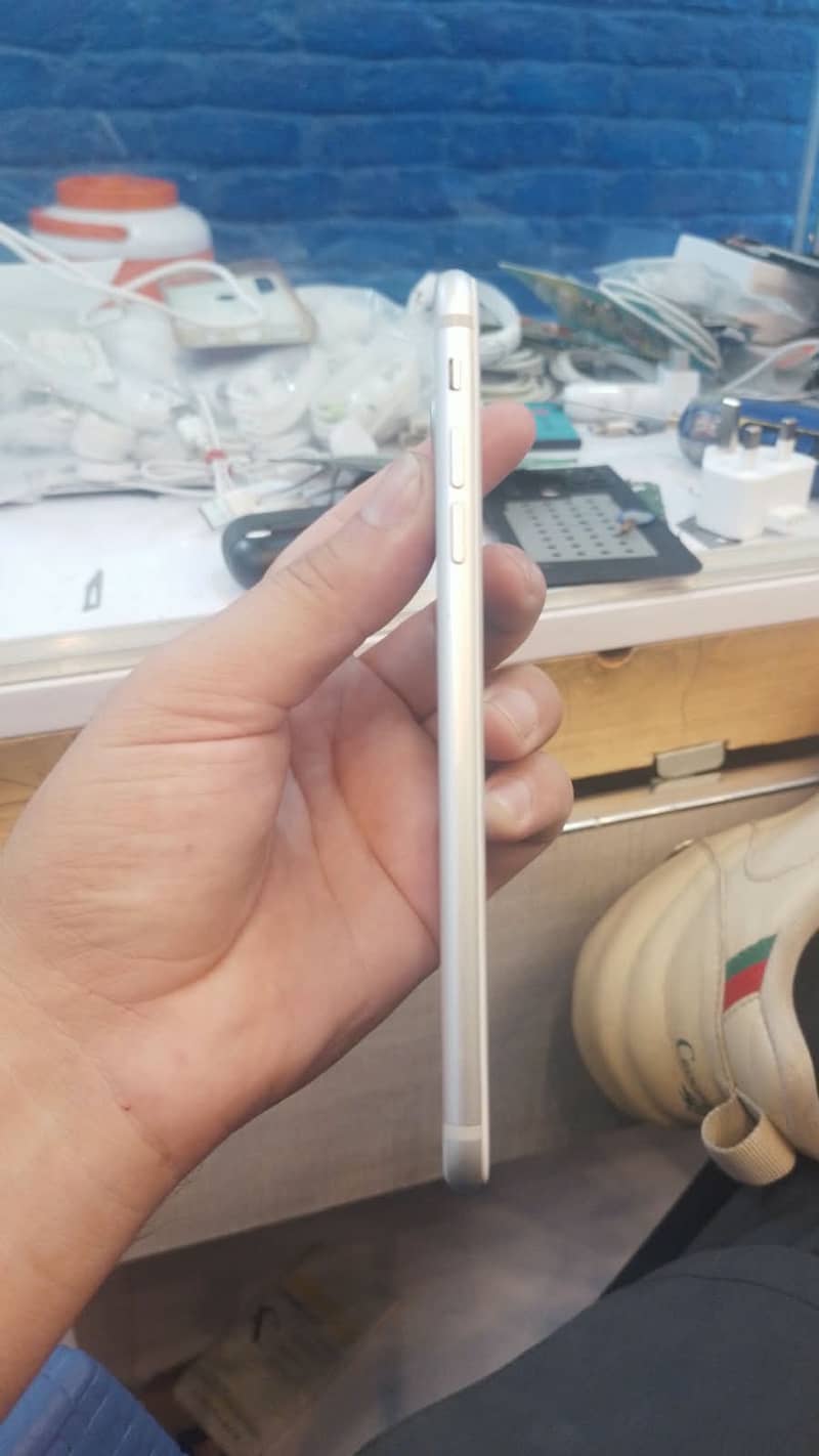 Apple iPhone 7 Plus 2
