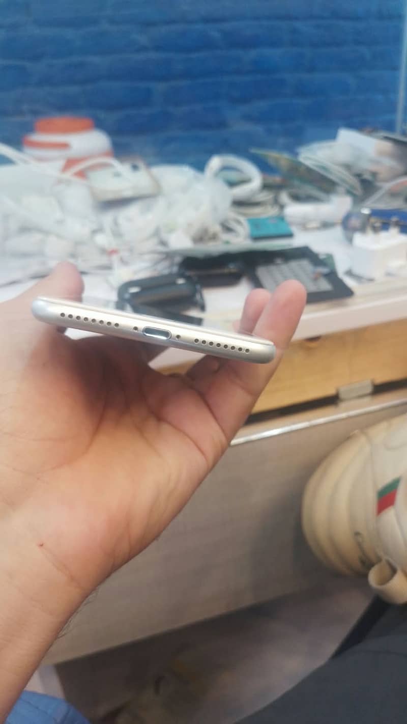 Apple iPhone 7 Plus 4