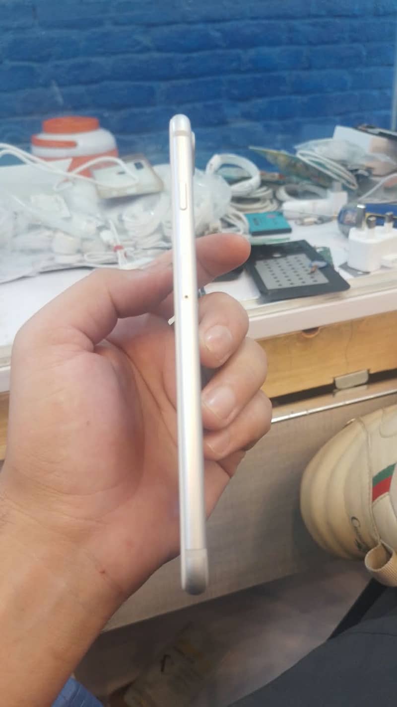 Apple iPhone 7 Plus 5