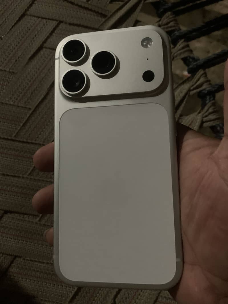 Apple iPhone 17 Pro 0