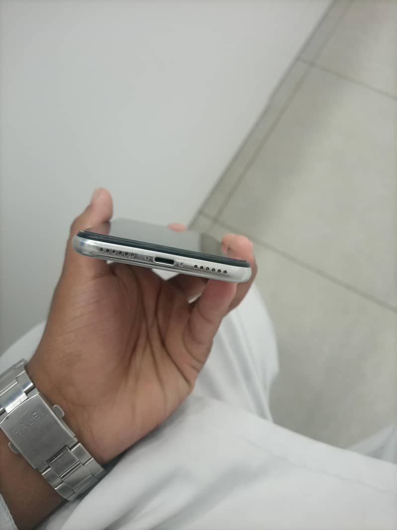 Apple iPhone X 4
