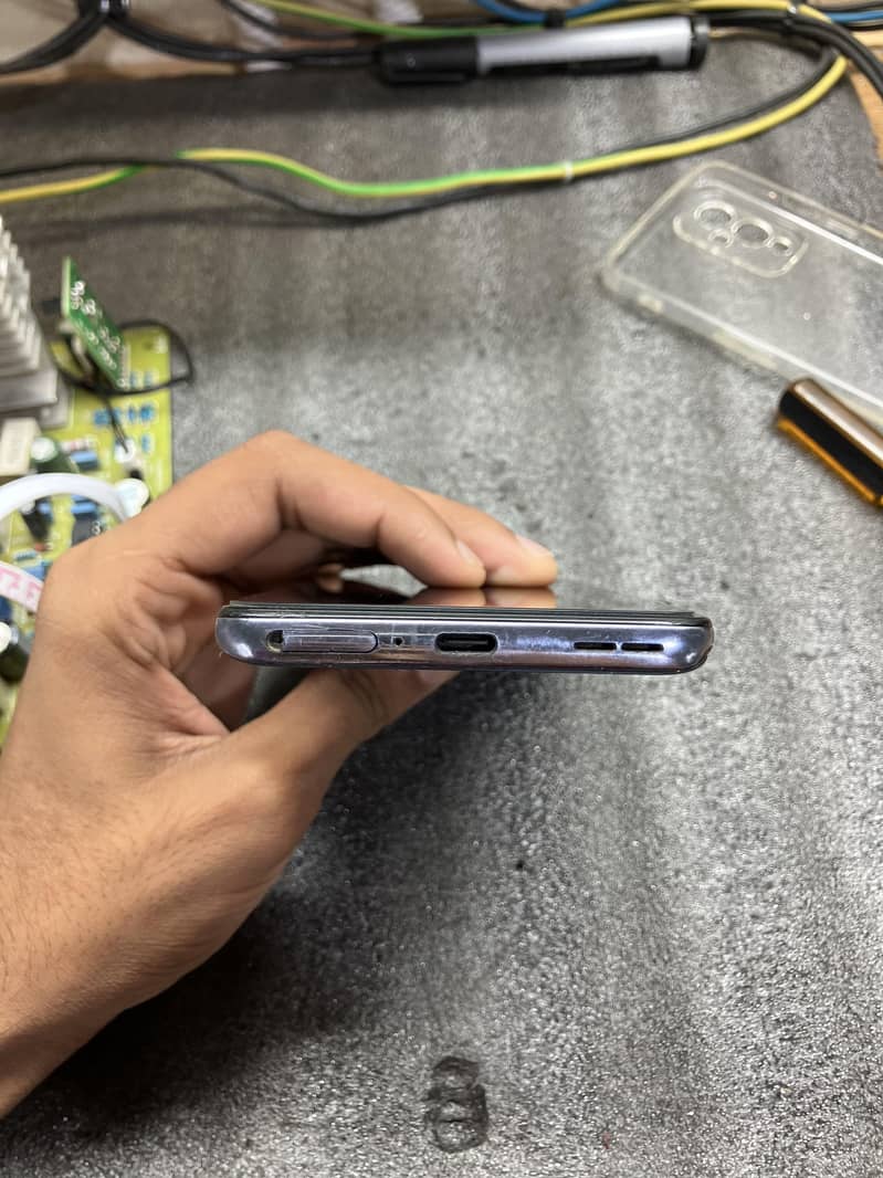 One Plus 9 5G 4