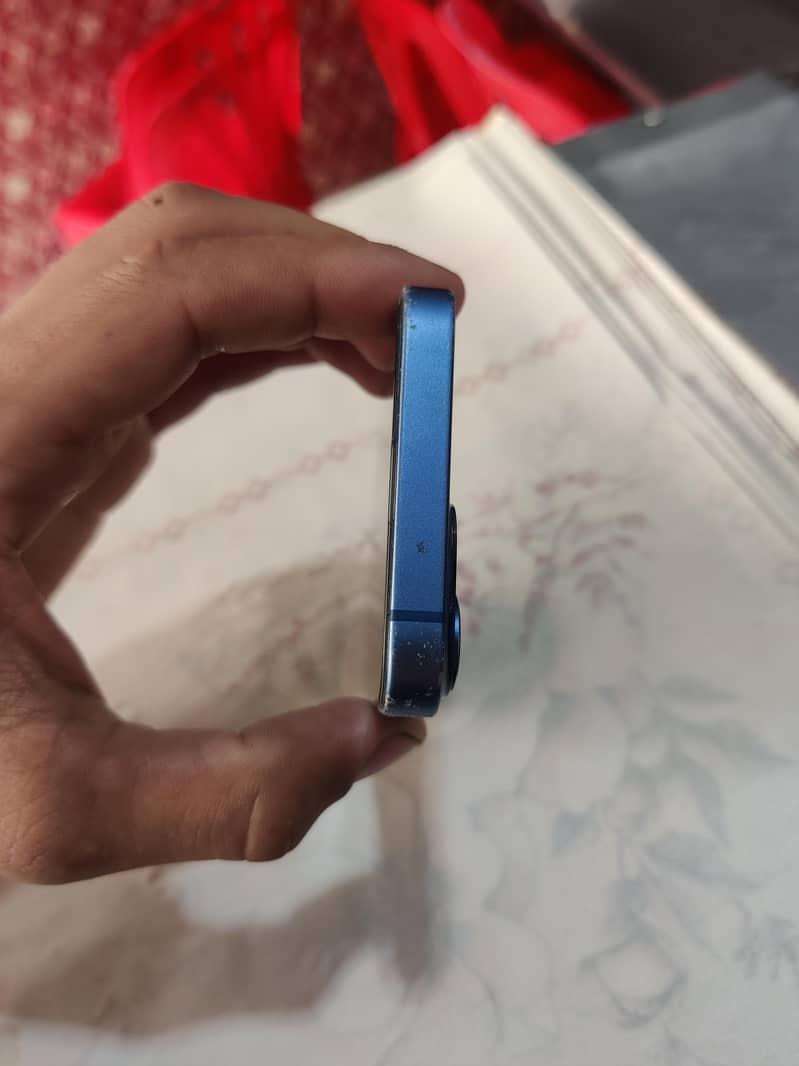 Apple iPhone 13 mini 4