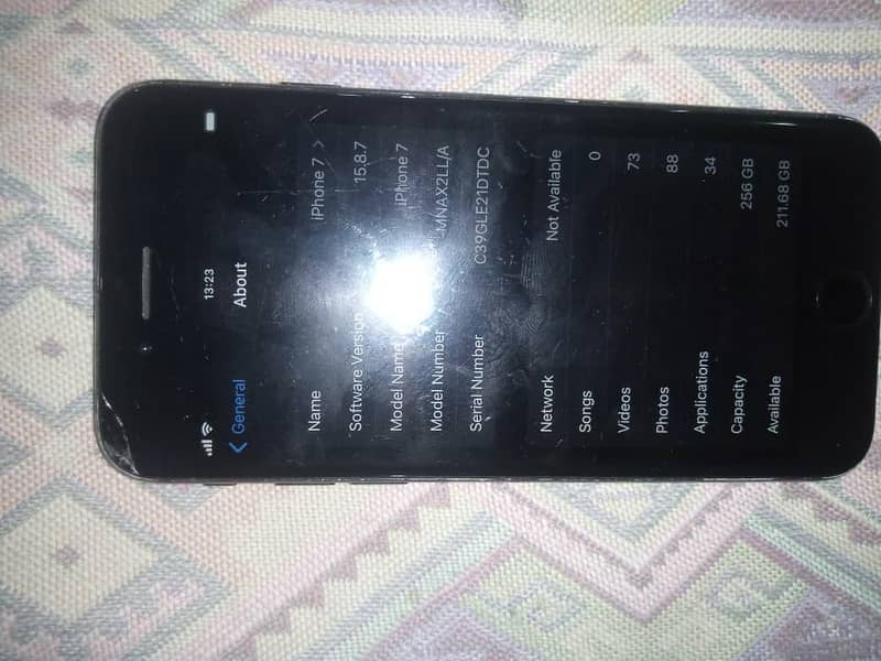 Apple iPhone 7 3
