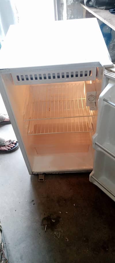 geniun wave ka fridge hai