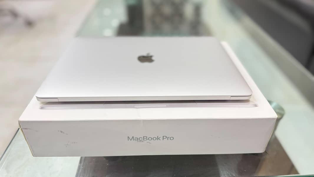 MacBook pro 13-inch 2