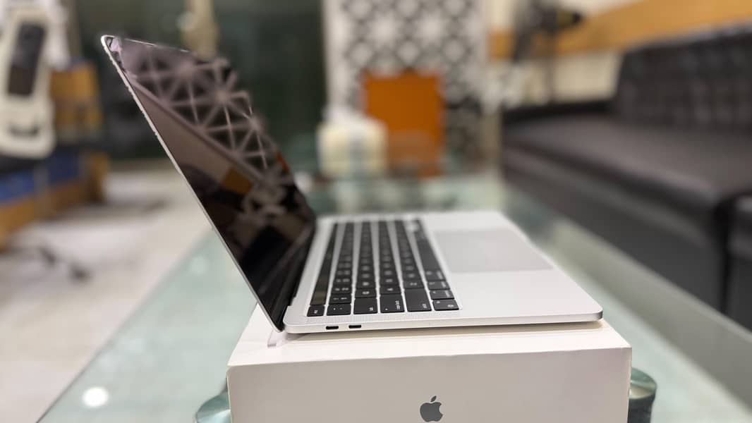 MacBook pro 13-inch 3
