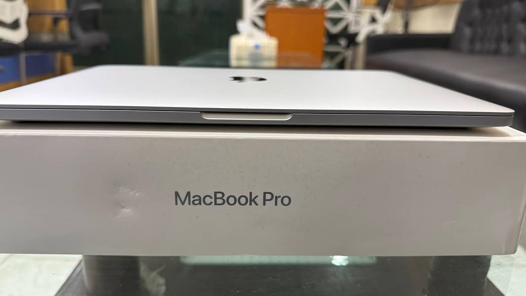 MacBook pro 13-inch 12