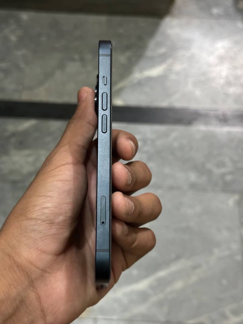 Apple iPhone 13 2