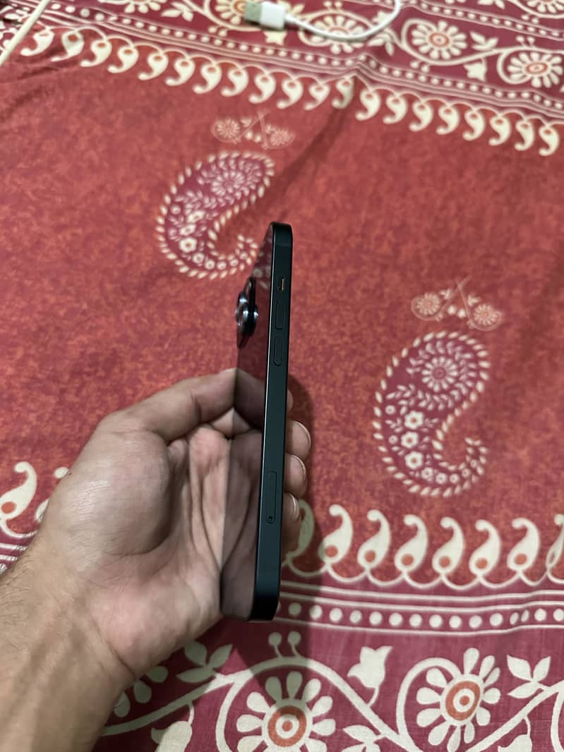 Apple iPhone 13 4
