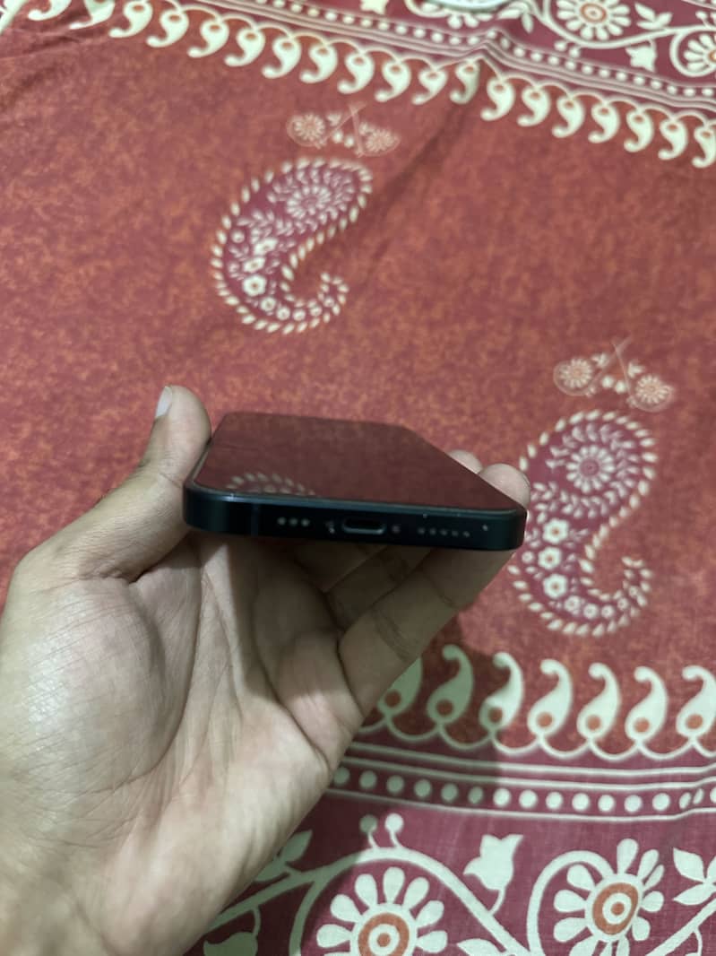 Apple iPhone 13 5