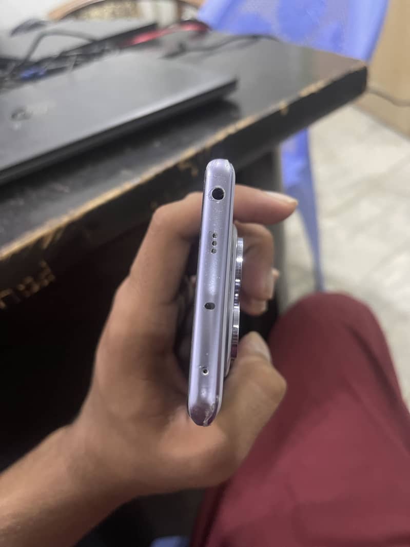 Xiaomi Redmi Note 14 Pro 3