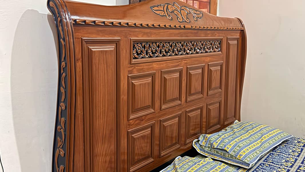 King size bed and side table 4