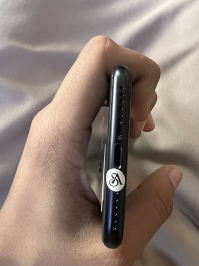 Apple iPhone SE
