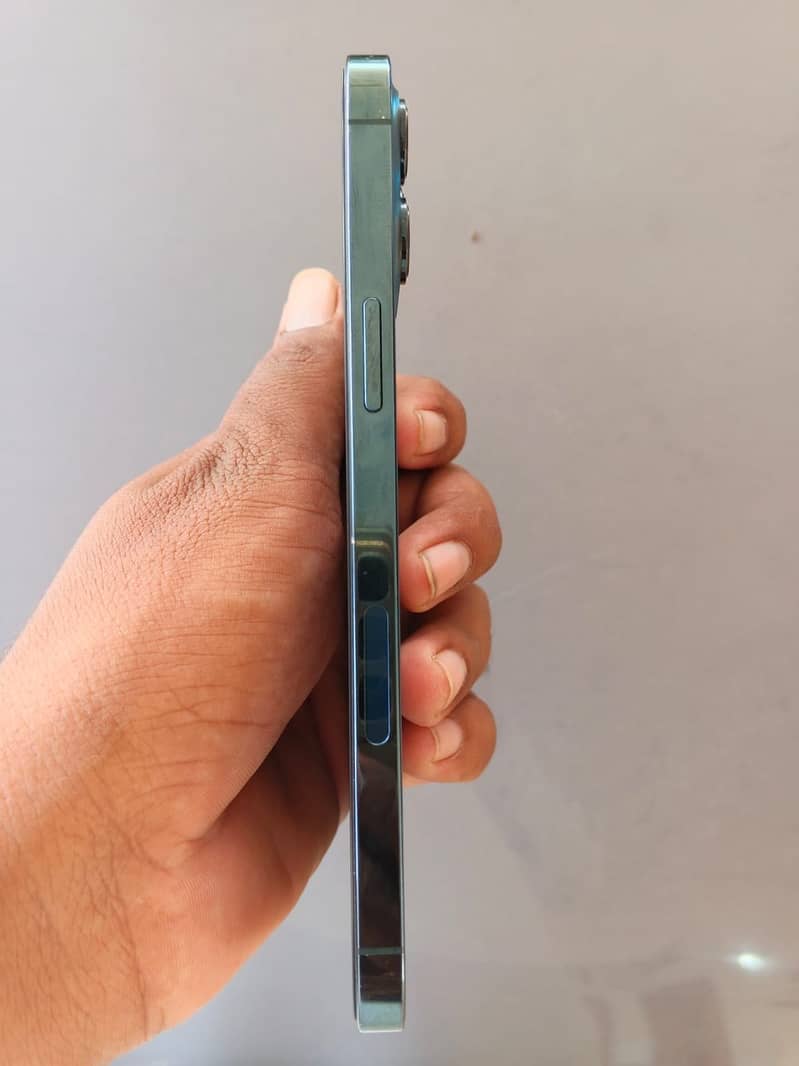 Apple iPhone 12 Pro Max 4