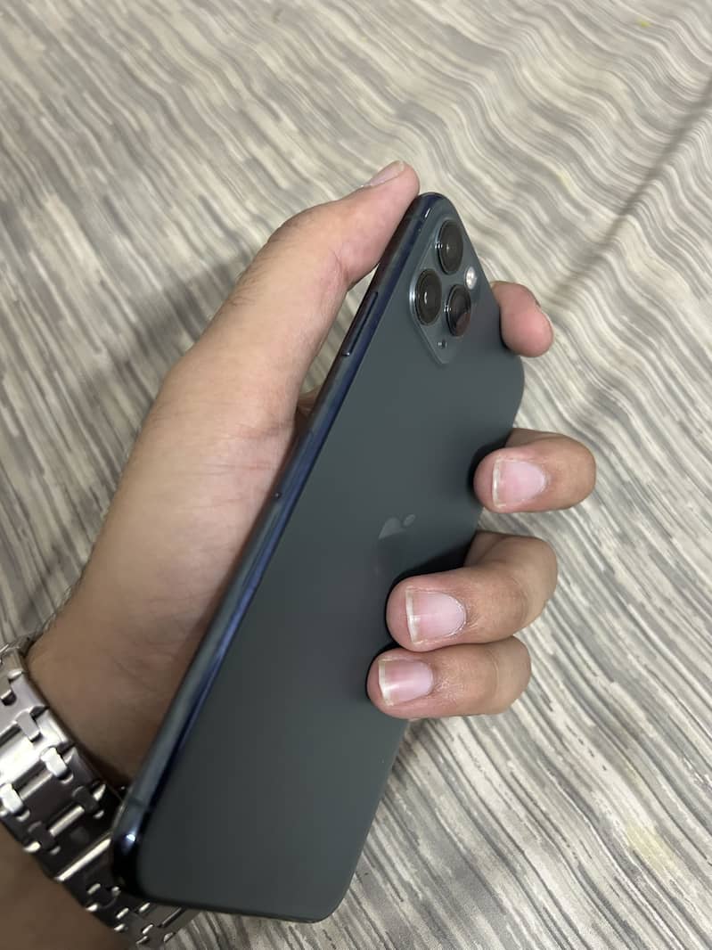 Apple iPhone 11 Pro Max 2