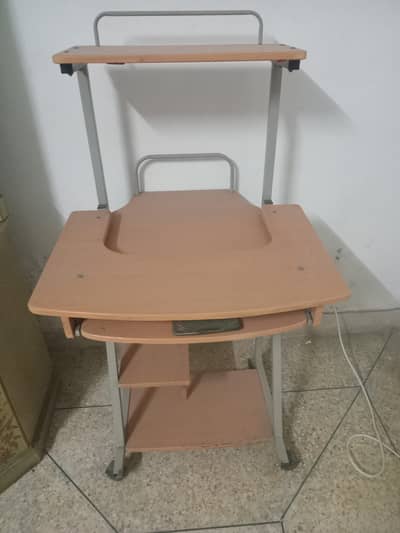 Computer table