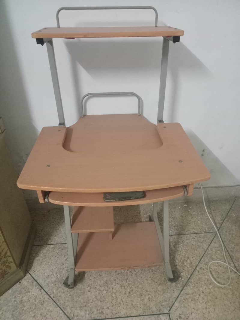 Computer table 0