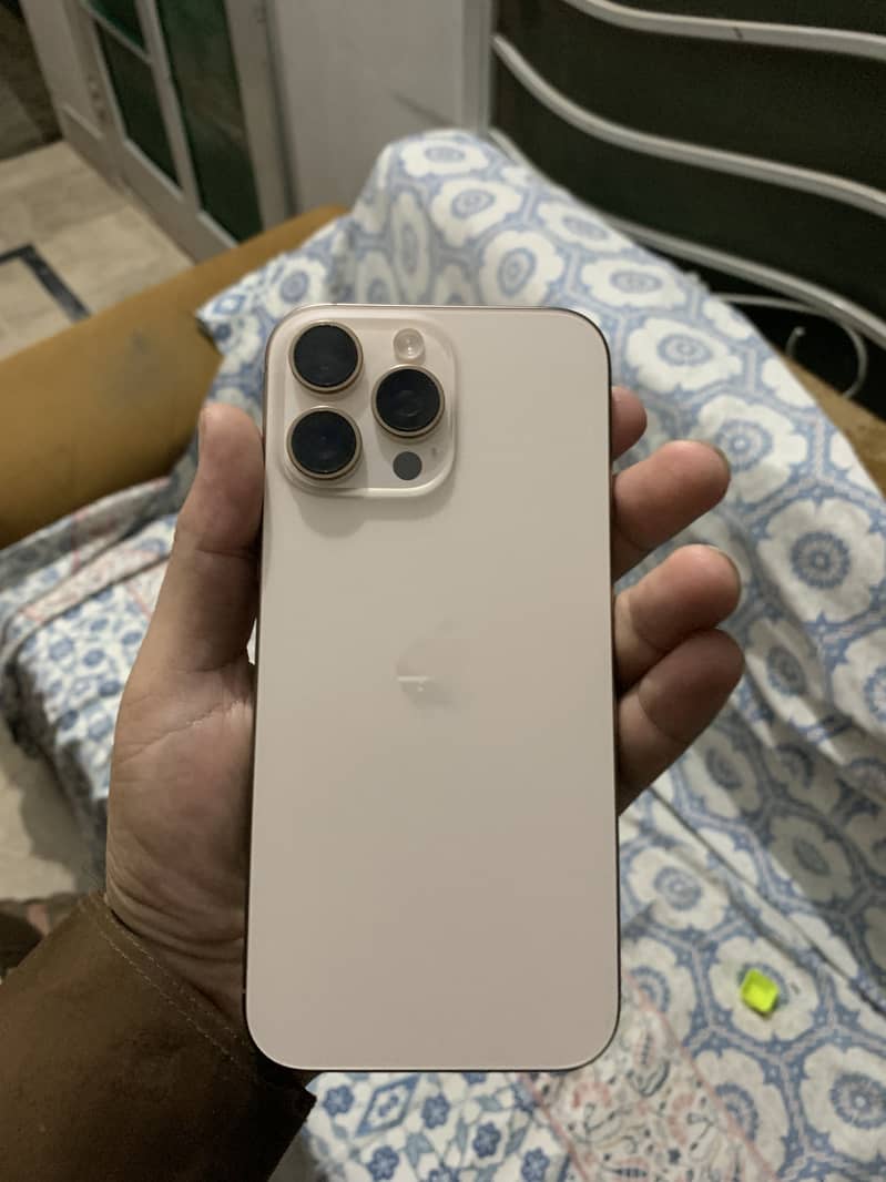 Apple iPhone 16 Pro Max 0