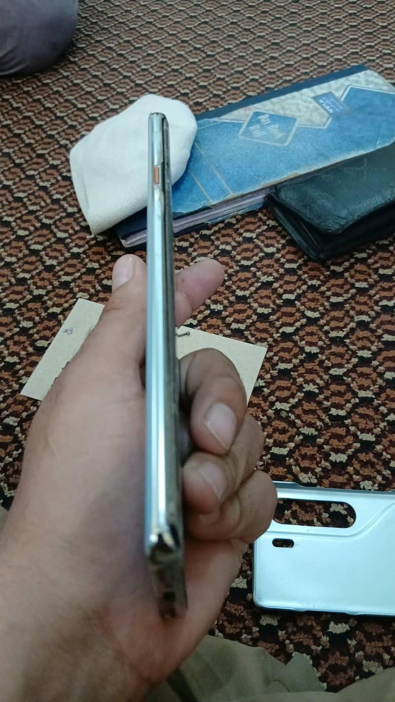 Tecno CAMON 40 Pro 1