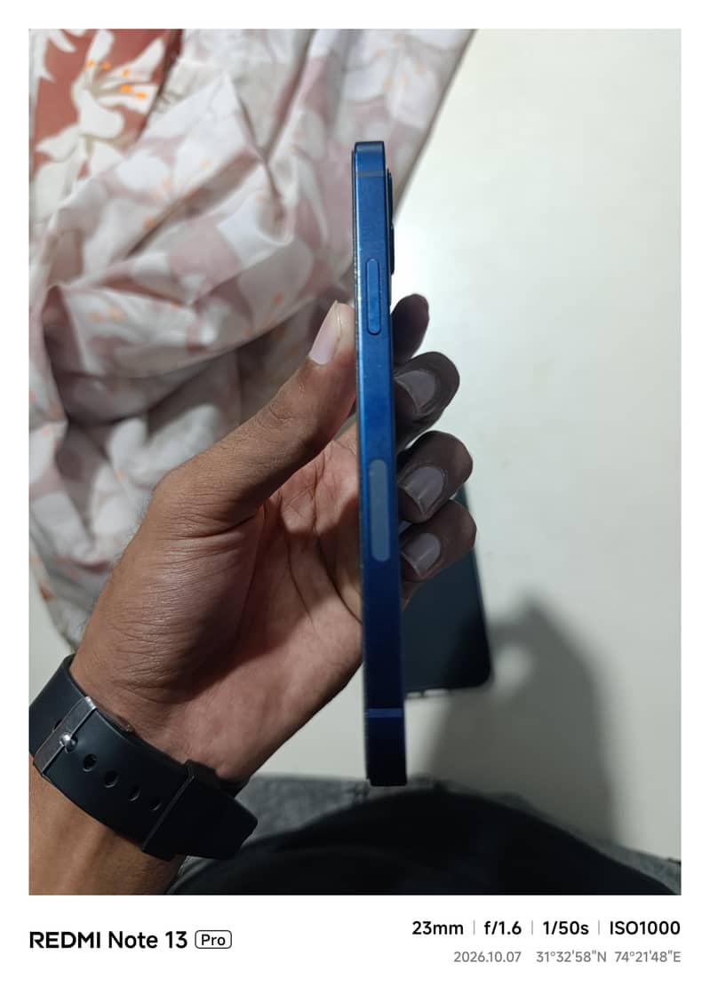 Apple iPhone 12 4