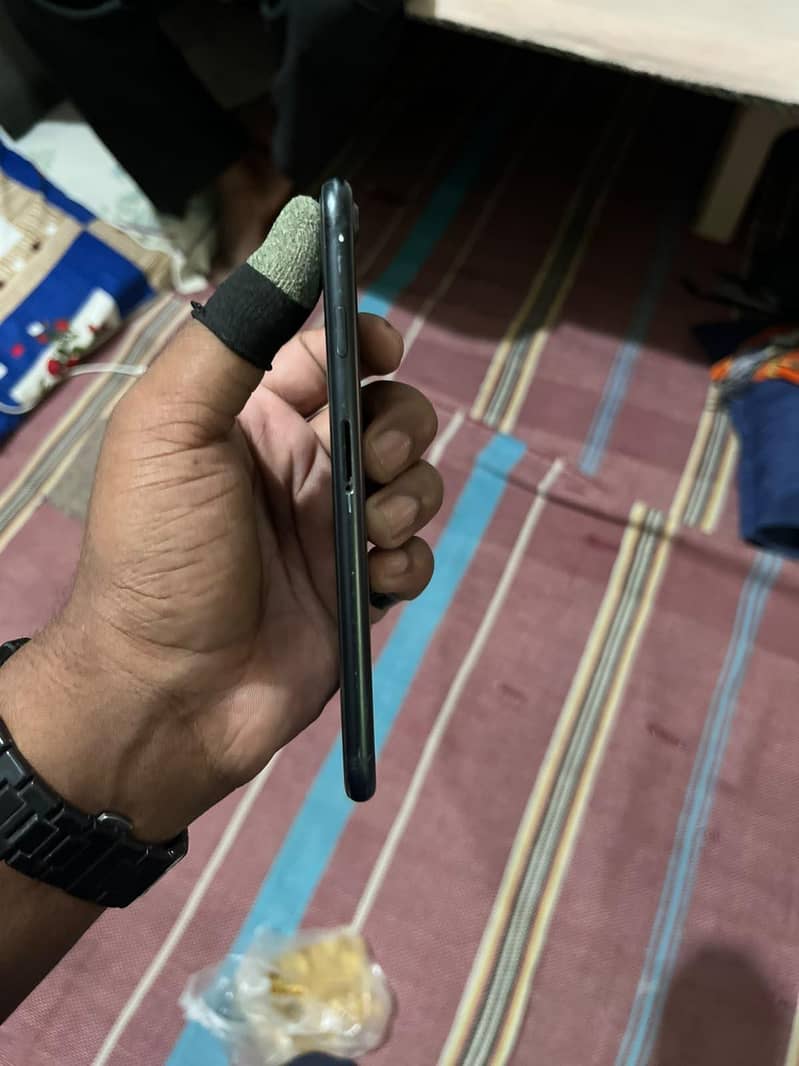 Apple iPhone 7 0