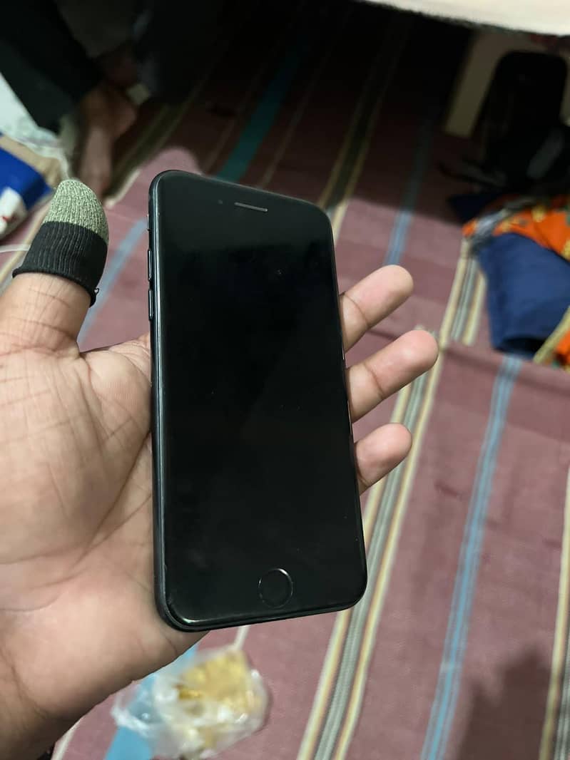 Apple iPhone 7 10