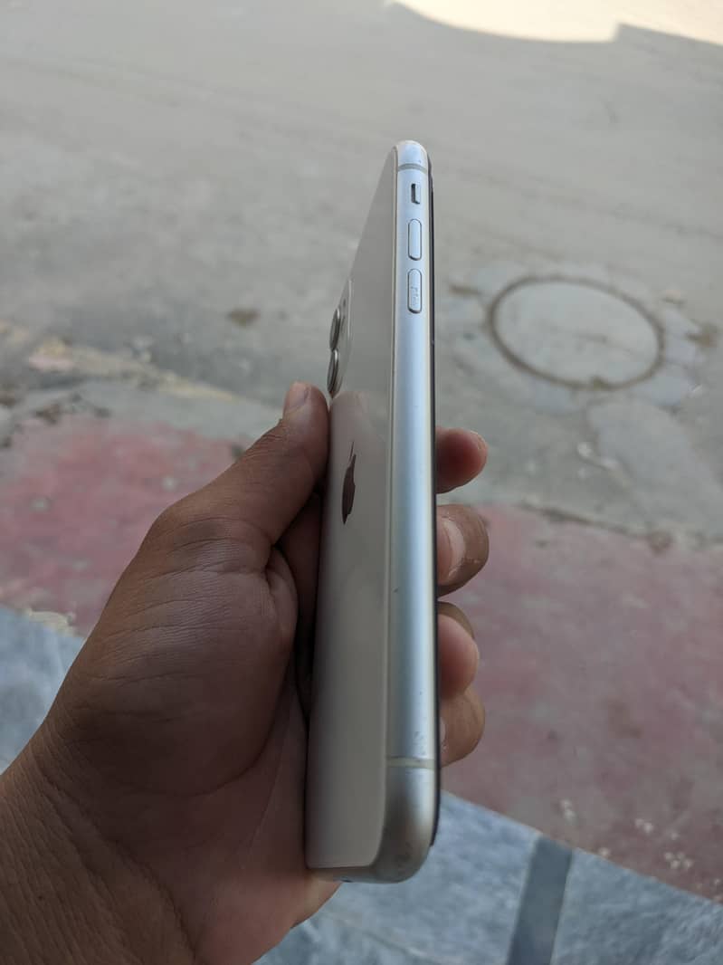Apple iPhone 11 3