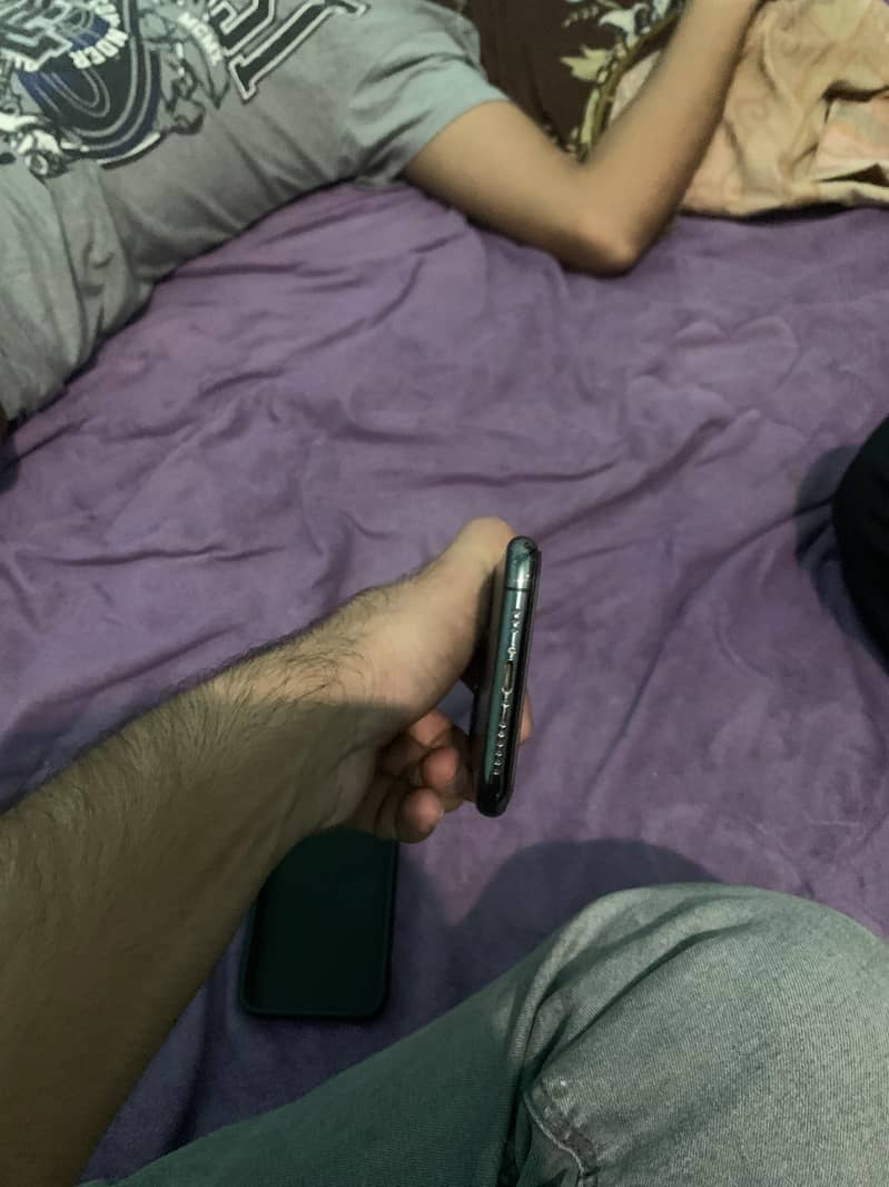 Apple iPhone 11 Pro 2