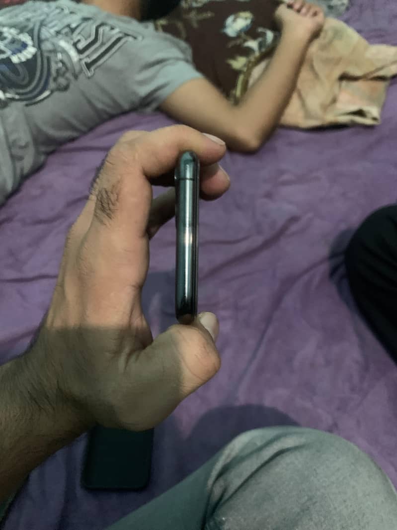 Apple iPhone 11 Pro 3