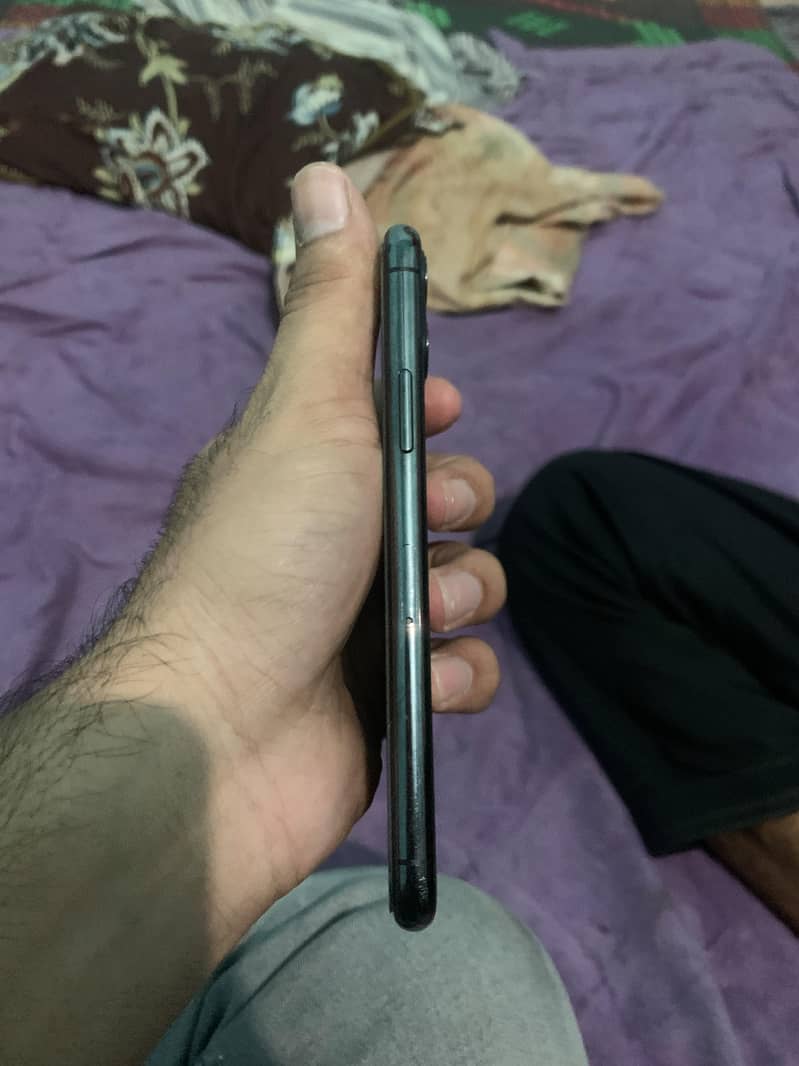 Apple iPhone 11 Pro 6