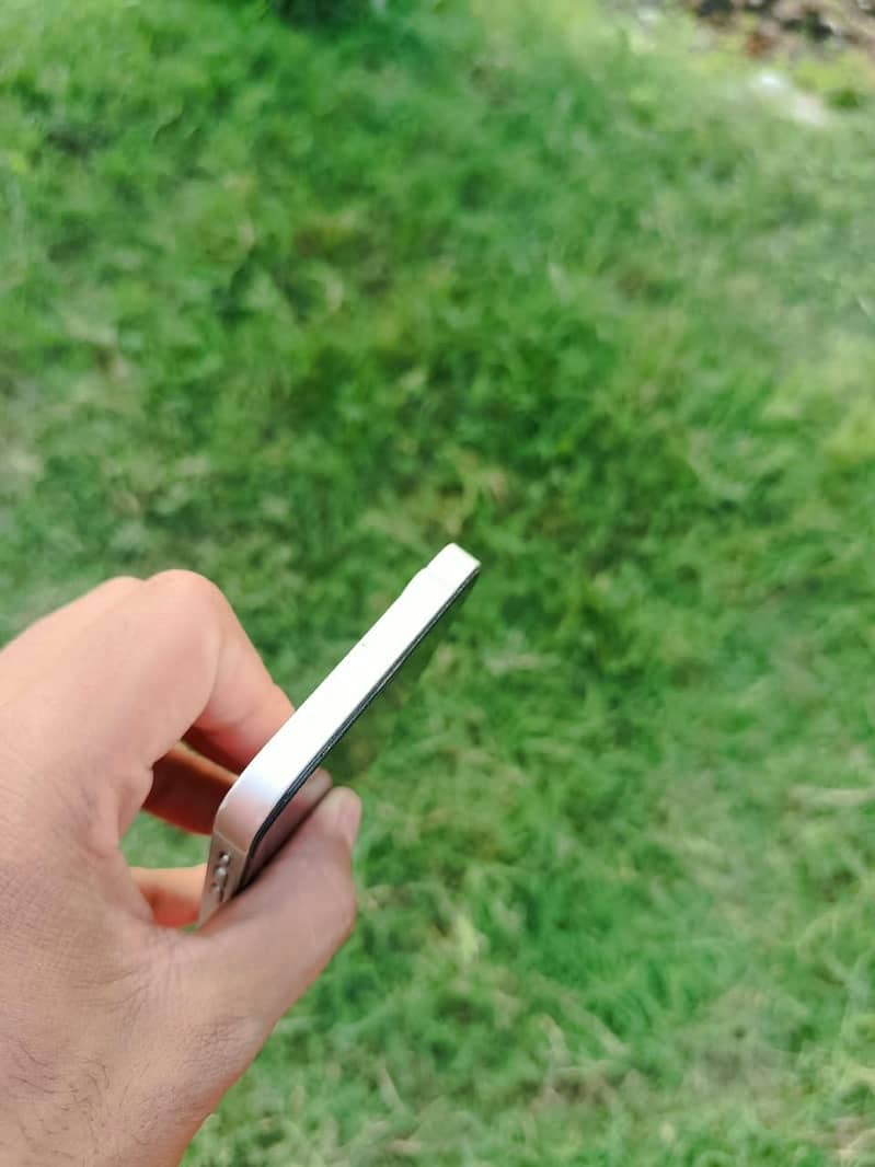 Apple iPhone 12 3