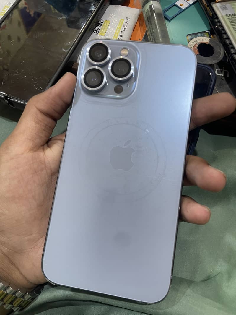 Apple iPhone 13 Pro Max 1